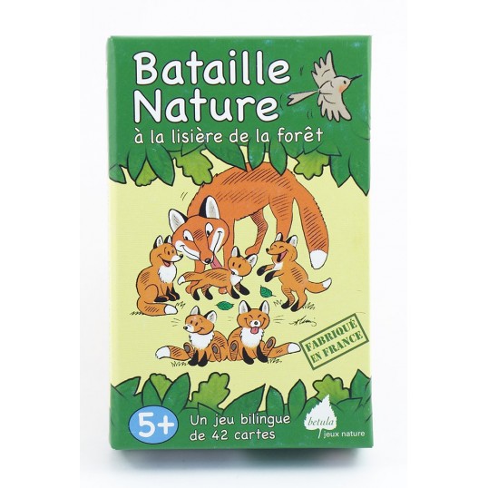 Jeux enfants - Bataille nature à la lisière de la lisière de la forêt