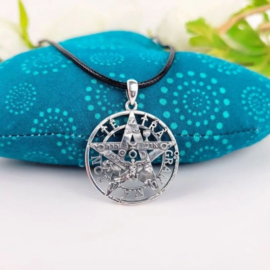 Pendentif Tétragrammaton